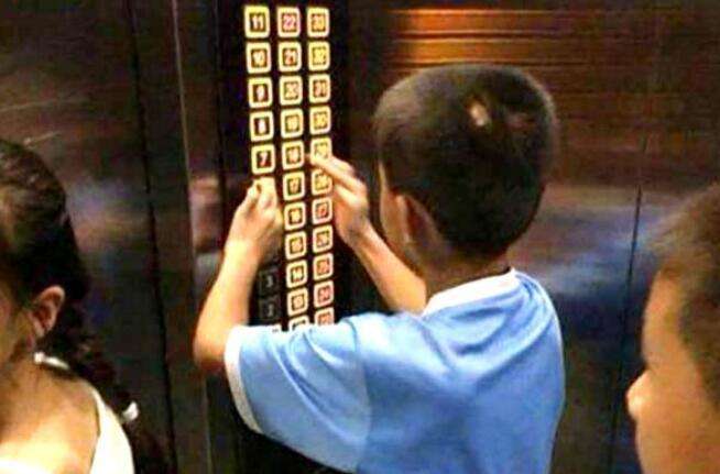 6岁男孩电梯小解导致“坠井”,教育缺失酿成的恶果,终自食其果