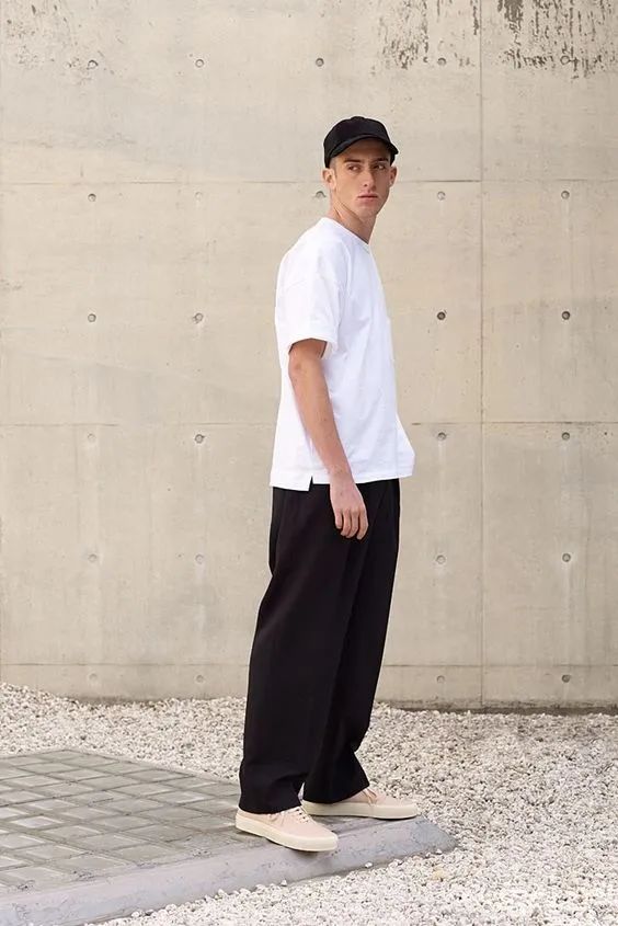 男人不要老穿紧身裤了，在春夏这条阔腿裤，文艺时髦范十足