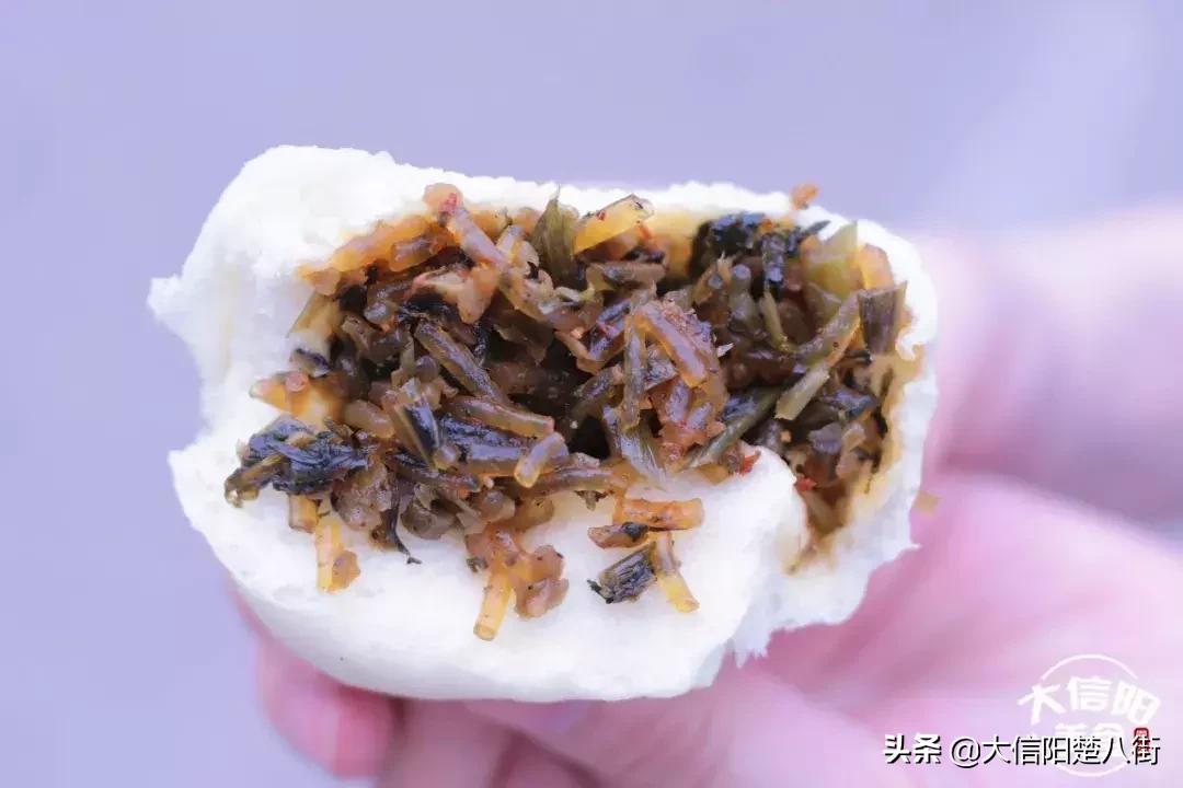 探店：信阳这家十年无名包子铺，据说排队到腿软也要吃？