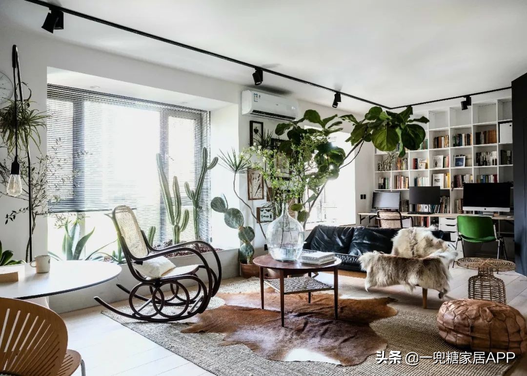 黑色直纹橱柜装修效果图,入门玄关橱柜效果图