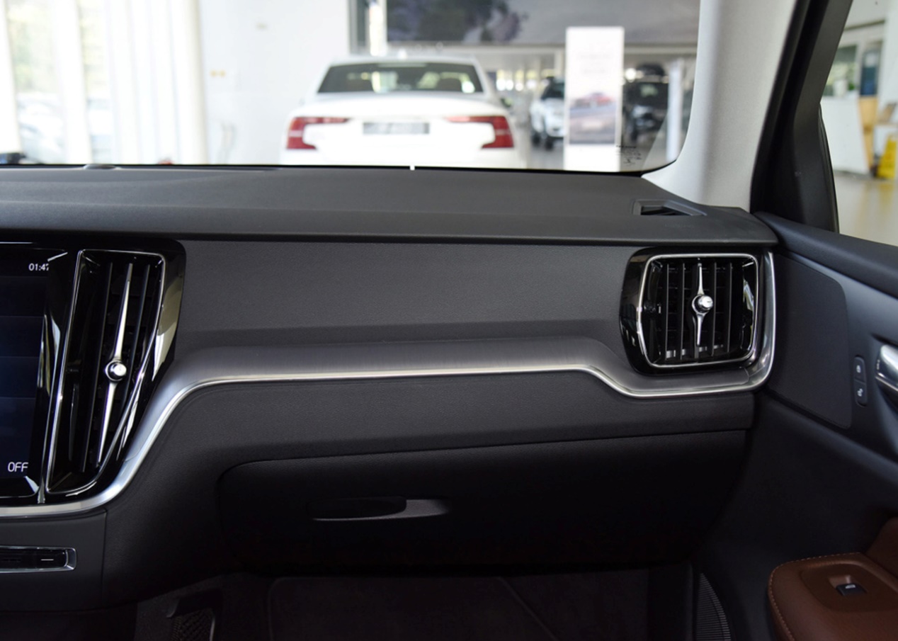 全新沃尔沃v60实拍图曝光,全新沃尔沃v60曝光