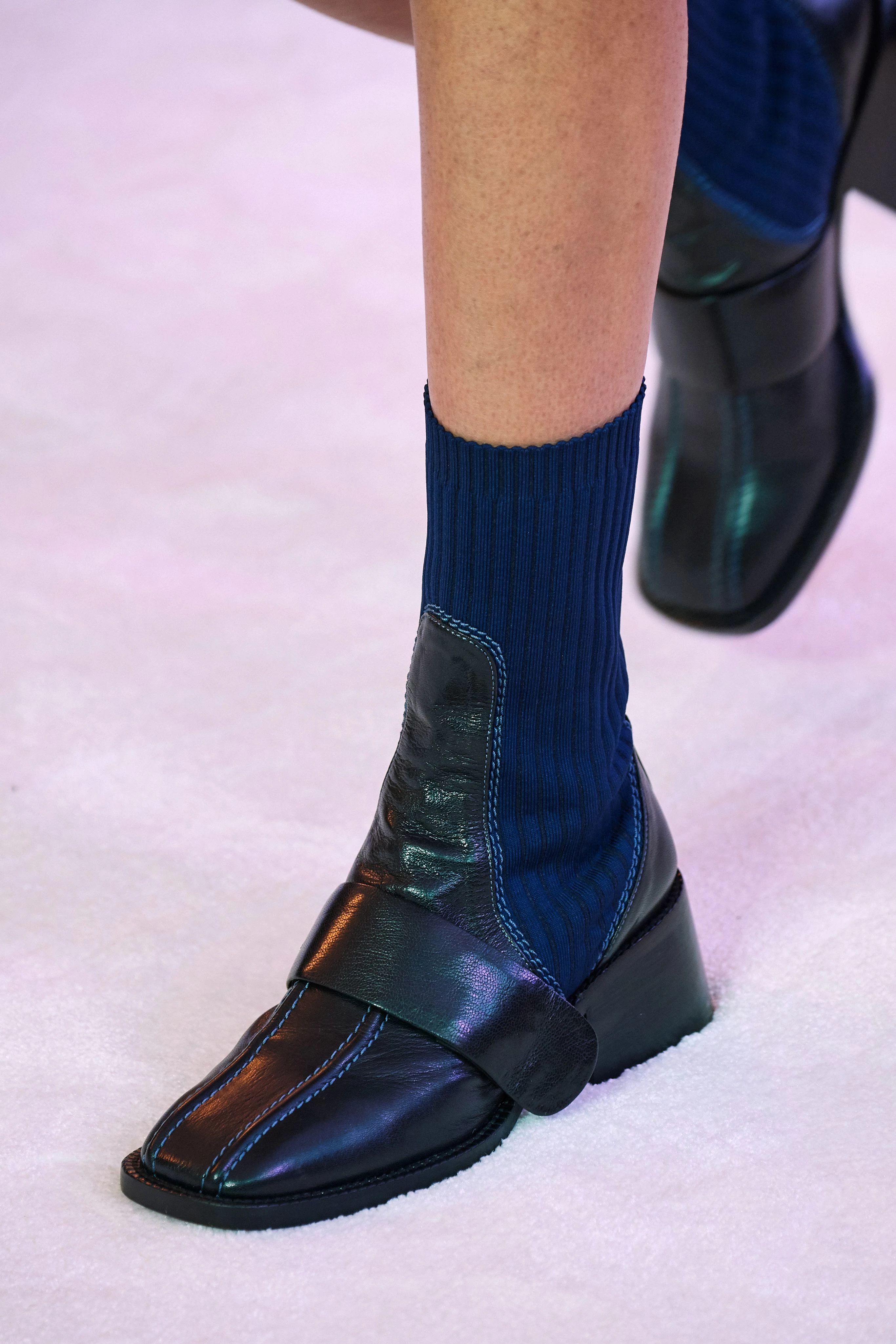 秋冬流行的靴子就买这3双,今年冬天必入款靴子