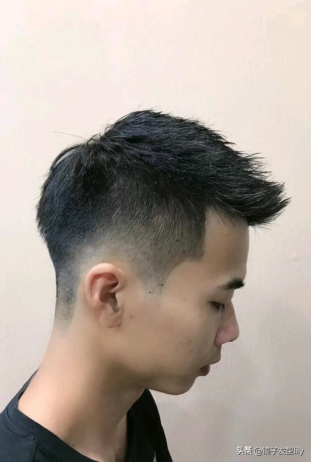 今年最流行的男发纹理烫钢铁烫,今年流行的男士发型韩式纹理烫