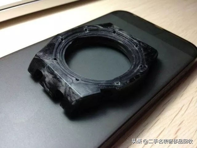 为什么机械表不支持假一赔四,为什么机械表一不戴走时就变快