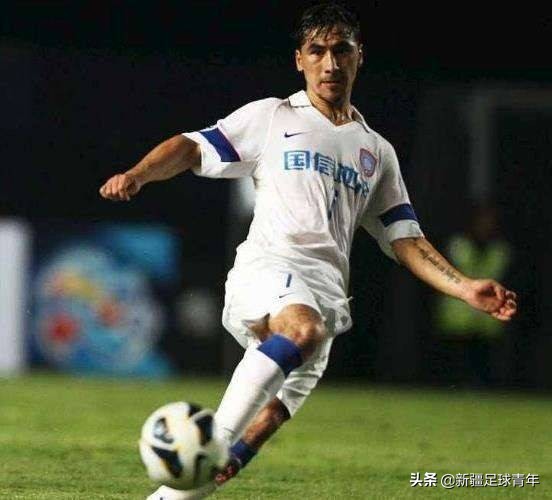 新疆球员巴力精彩进球,新疆足球边锋巴力