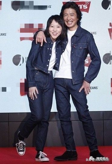 赵薇向男友人索吻,赵薇遭猴子索吻