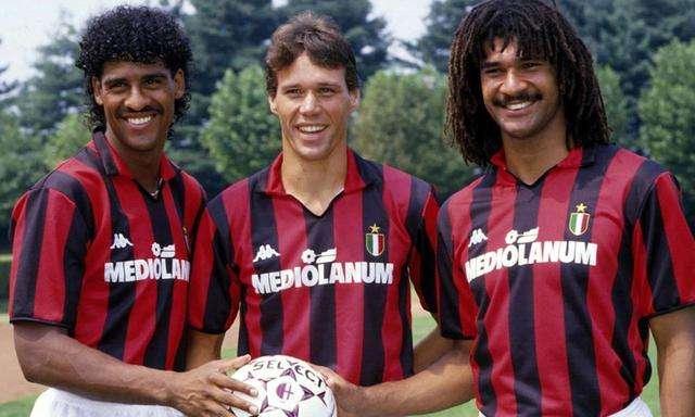 你服么？老贝时代AC米兰最强阵：卡卡+三剑客领军九爷西多夫替补