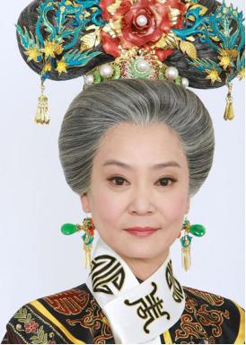 她是范冰冰的恩人，曾被抛弃流产不育，中年又意外丧夫，悲惨一生