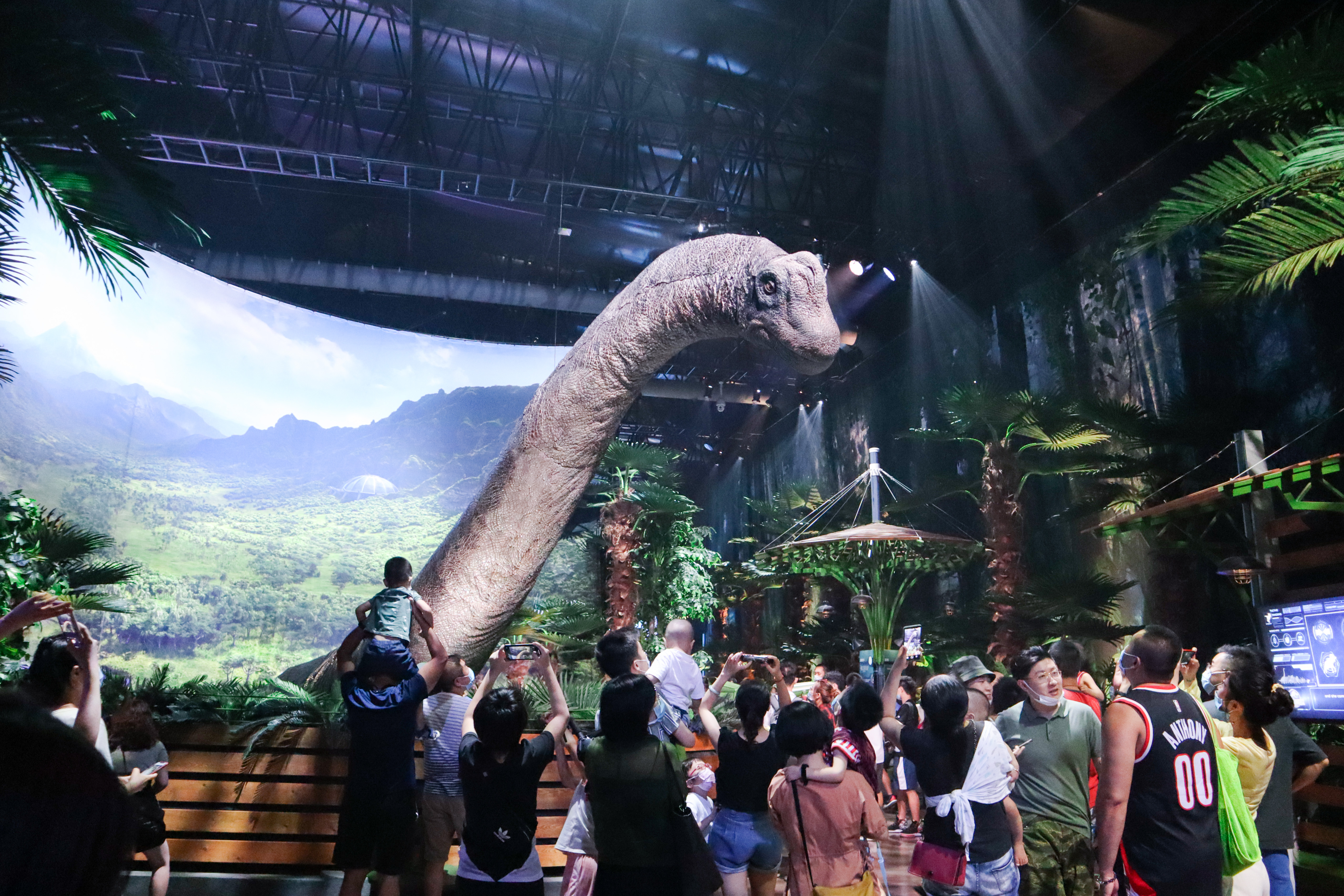 来到侏罗纪公园遇到超真实的恐龙,侏罗纪公园恐龙大探秘