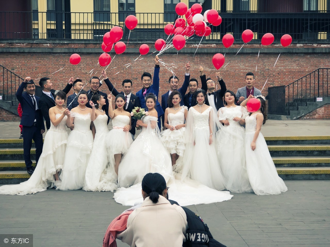 整蛊新郎闹洞房的游戏,新郎接亲堵门游戏大全无需材料