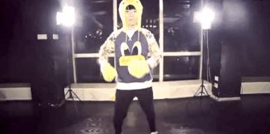 易烊千玺发型权志龙发型,权志龙易烊千玺红色