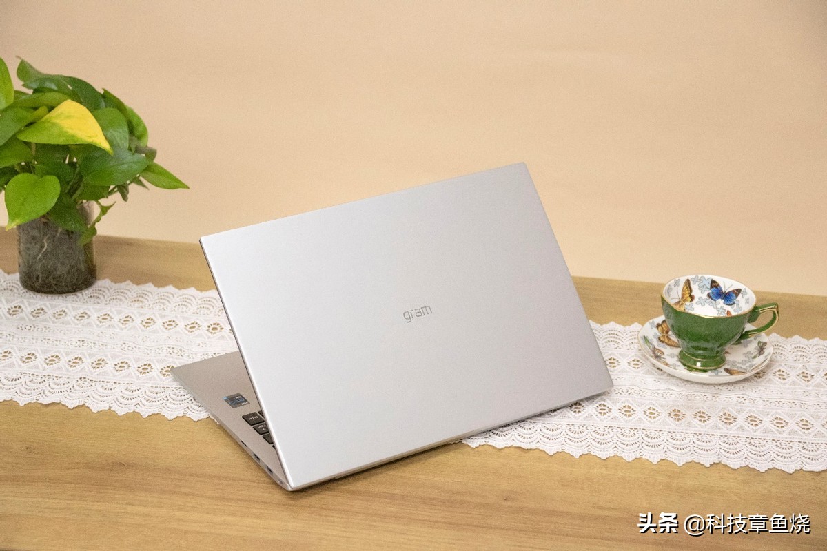 lg原厂显示器,lggram屏幕感受