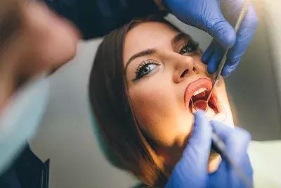 智齿冠周炎引起的下颌骨疼痛,智齿冠周炎张口受限伴吞咽疼痛