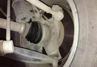 刹车突然很硬的应急处理,遇到刹车失灵如何正确应对