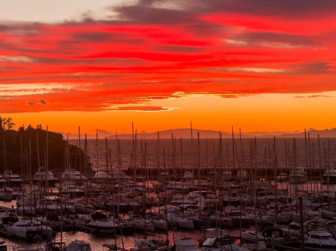 意大利——斯卡尔利诺海滨码头和帆船俱乐部