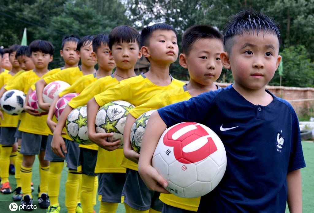 小孩的足球天赋主要体现在哪里,我低估了孩子对足球的热爱