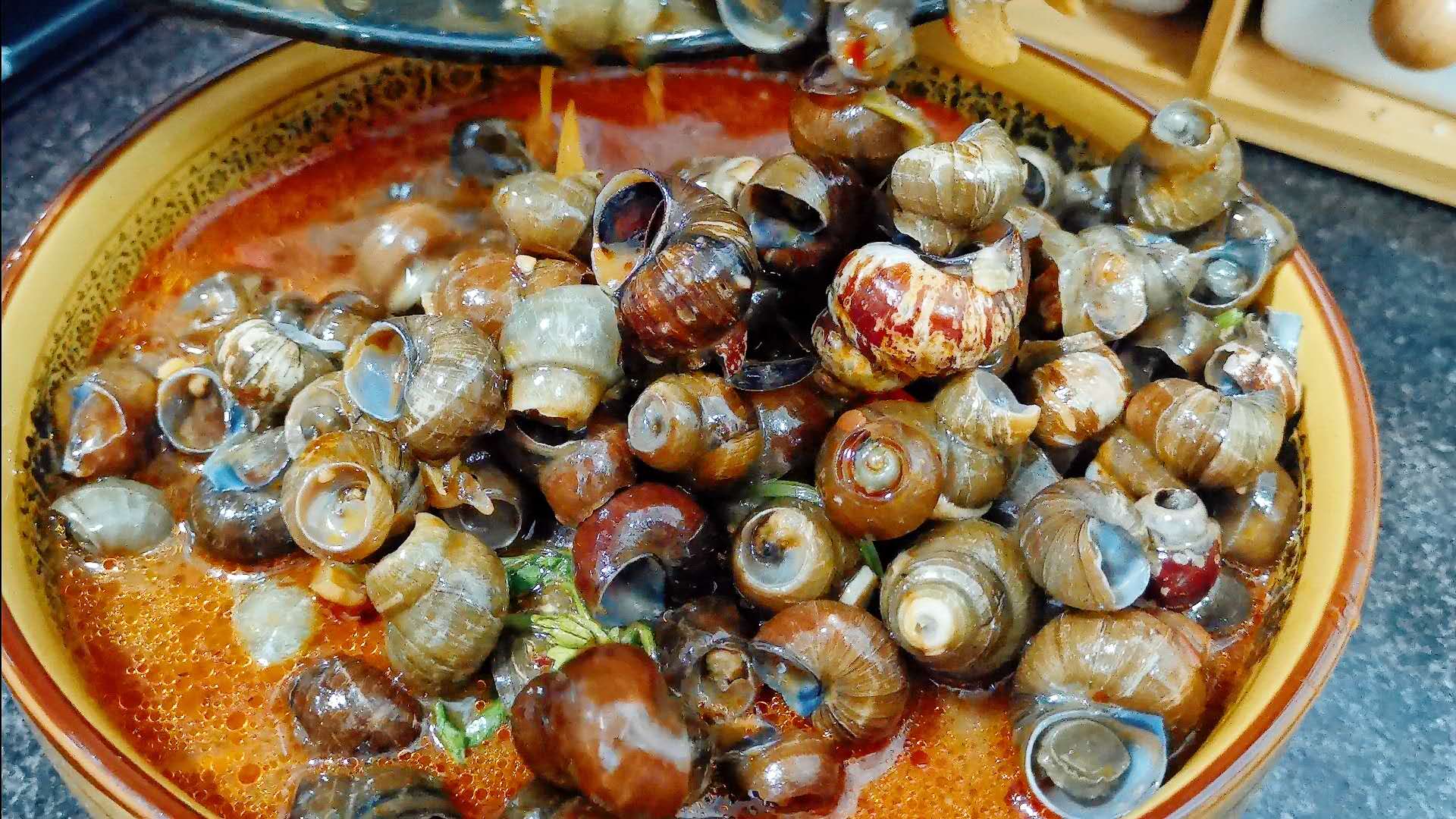 田螺怎么做又正宗又好吃,大厨教你田螺的创新做法