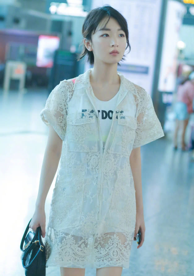 杨幂周冬雨穿衣,杨幂周冬雨时髦到起飞