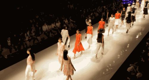 在ZARA、HM、优衣库面前，这个品牌简直就是一股清流……