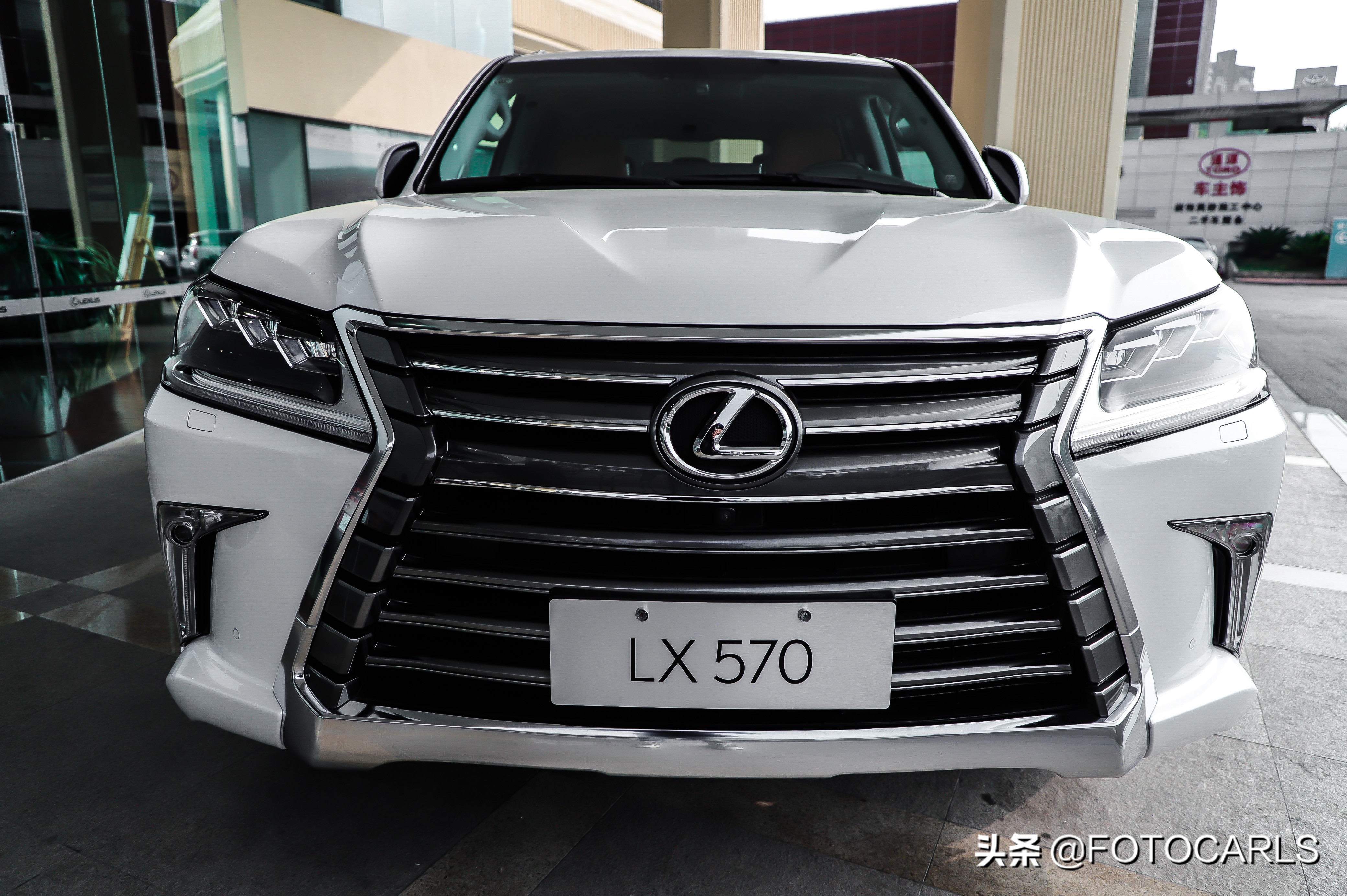 雷克萨斯lx570和g63,雷克萨斯lx5702021款对比奔驰g63