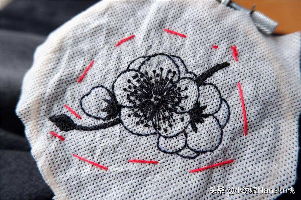 纯色衣物污渍洗不掉,衣服脏了怎么用刺绣遮住简单