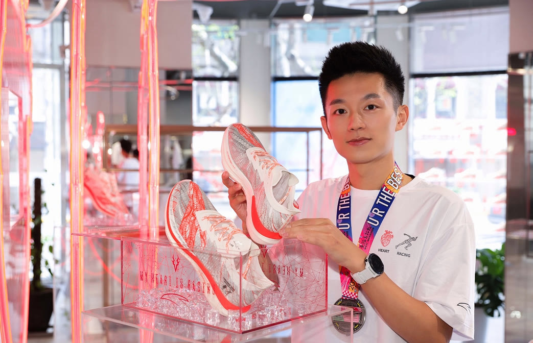 马拉松运动员都穿什么牌子的跑鞋,公认脚感最好的10双跑鞋马拉松