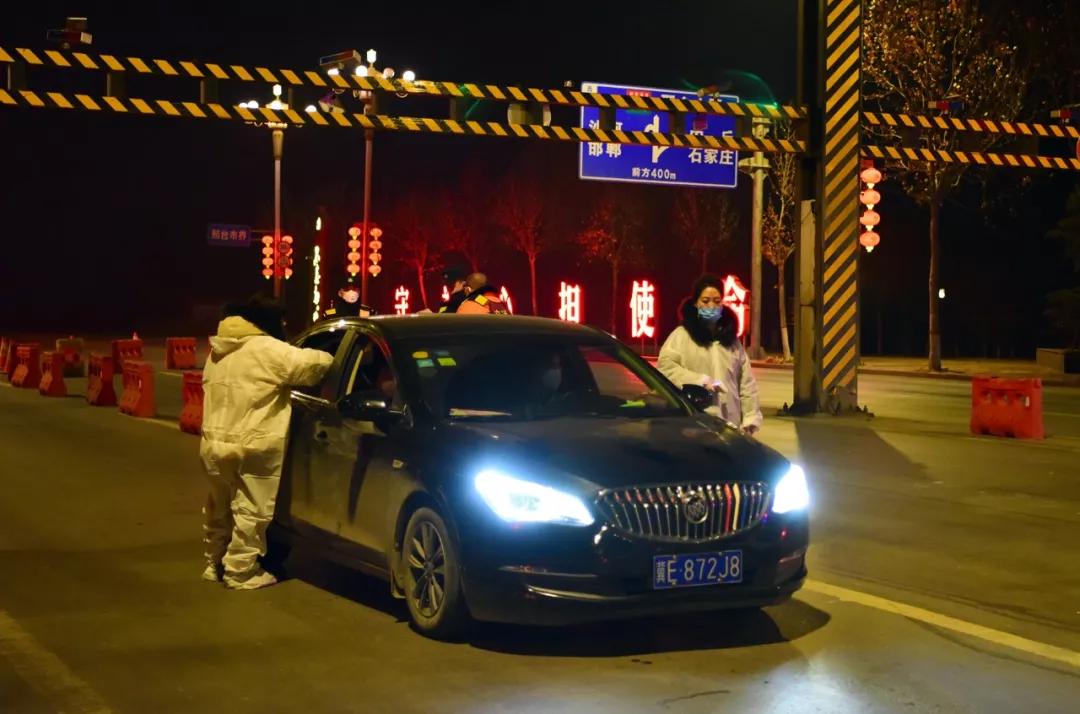 致敬坚守防疫一线的守门人,坚守岗位做表率抗击疫情当先锋