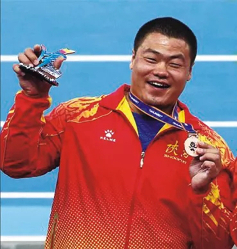 冯杰铅球比赛,冯杰铅球健将