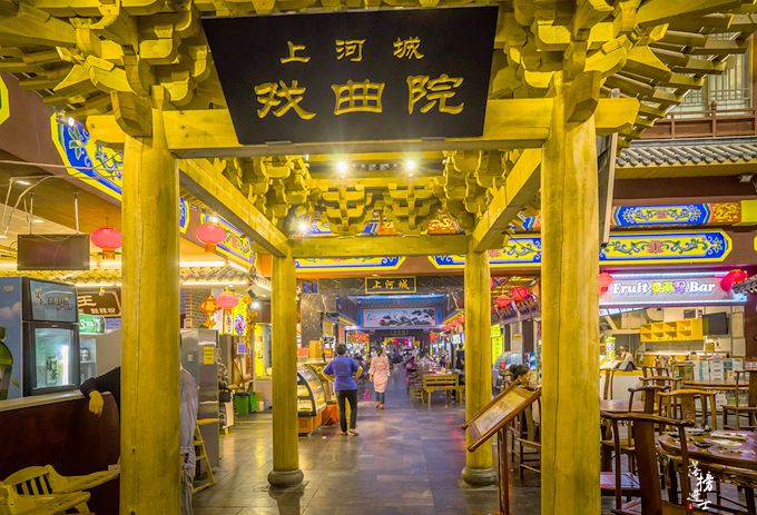 开封不要门票的小吃街,开封有个室内的小吃街