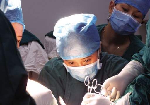 女孩快成年了，月经一直不来去医院检查，医生：做不成“大人”了