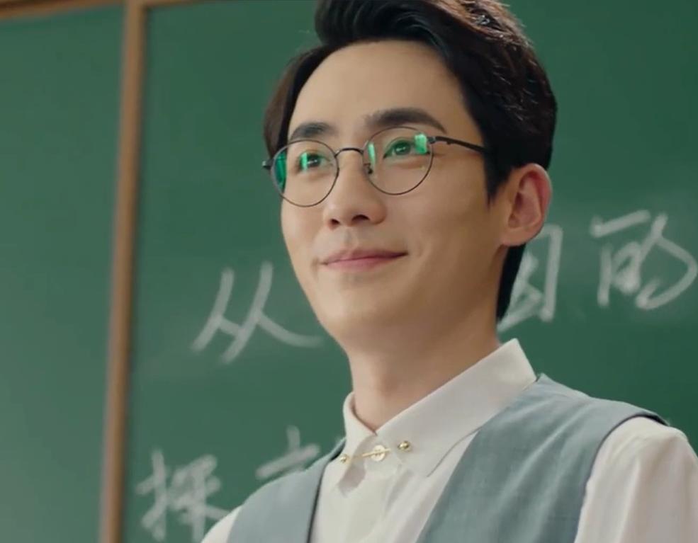 徐海乔最近演的配角,徐海乔年轻时的样子