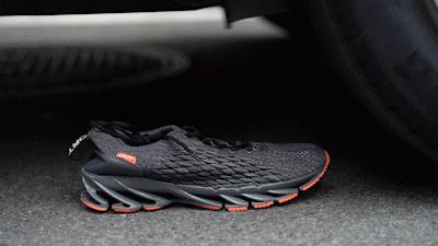 青铜价王者跑鞋！“第三代”国产刀锋鞋再升级，踩下去自动弹回来