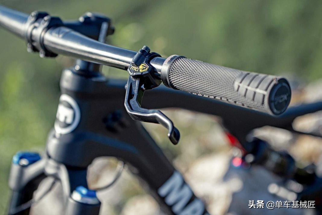 玛古拉油压刹车排空气,玛古拉油刹测试