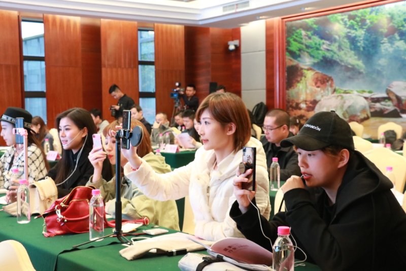 权威报告显示：贵州男人比女人更爱美，为了提升颜值一掷千金！