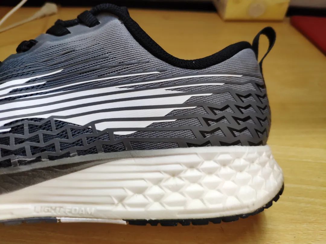 李宁赤兔4如何辨别真伪,李宁赤兔4跑1000米