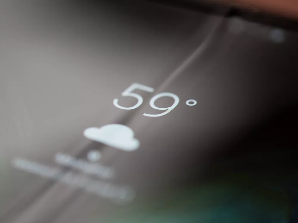 三星fold一代屏幕有条白线,三星galaxyfold内屏有一条亮线