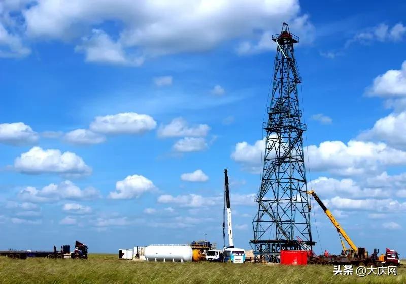 大庆油田工人工作图片,大庆油田超百吨高产井