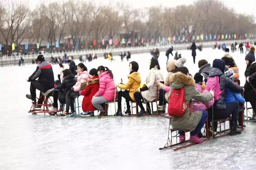 她们去什刹海冰场滑冰，却因*体下**大出血被送进了医院……