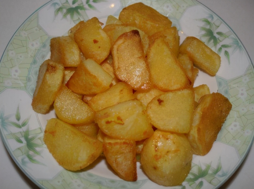 炸薯片的做法特别酥脆,在家也能做出酥脆可口的炸薯片