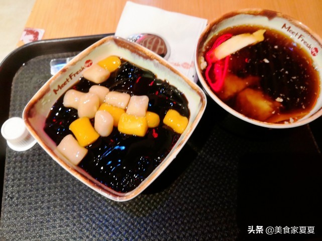 降温喝上这么一杯奶茶真的好惬意,天气冷了适合喝热饮的地方