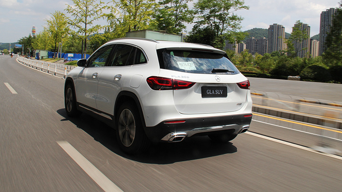 奔驰gla200排量多大,奔驰gla2004matic