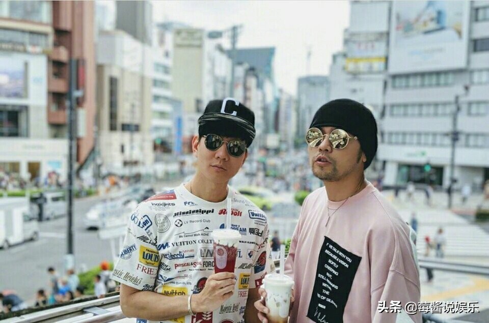 周杰伦林俊杰喝奶茶完整版,周杰伦林俊杰staywithyou完整版