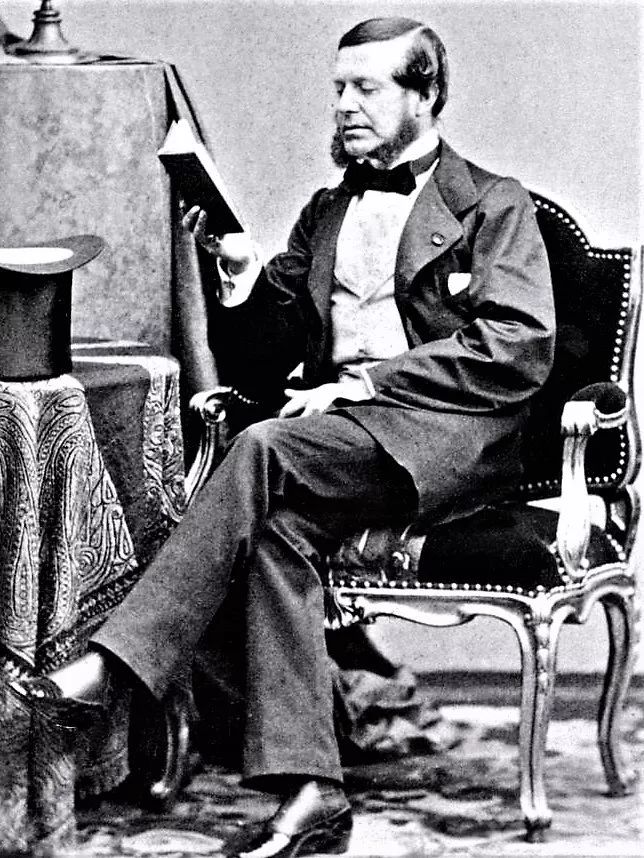 17岁抛夫弃子，一个用身体换金钱的*女妓**，凭什么有名有利？