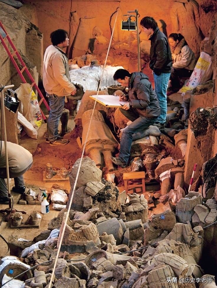 兵马俑出土时图片图文,兵马俑刚出土的彩色珍贵照片