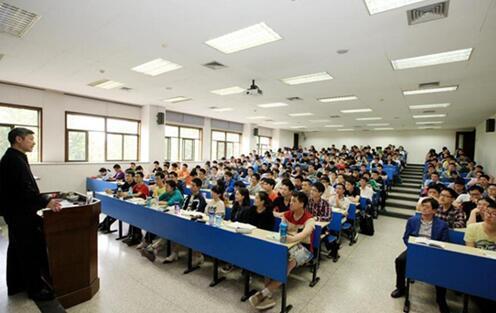 中国大学生，高中生政治历史课逃课现象很严重应不应该引起重视？