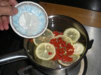 柠檬枸杞煮水的做法和功效,柠檬泡枸杞如何制作