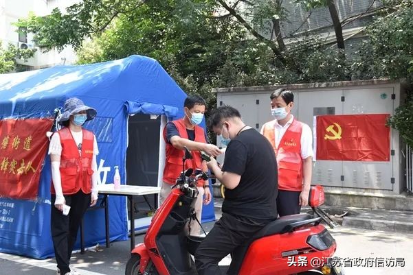 抗击疫情党员深入社区,党员下沉抗疫一线