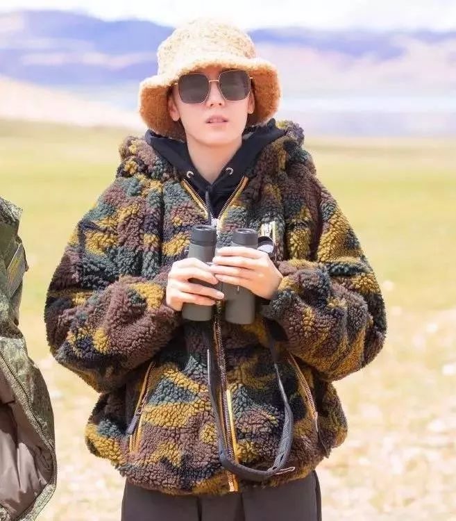 休闲风格羊羔绒渔夫帽,明星同款渔夫帽时髦显瘦又防晒