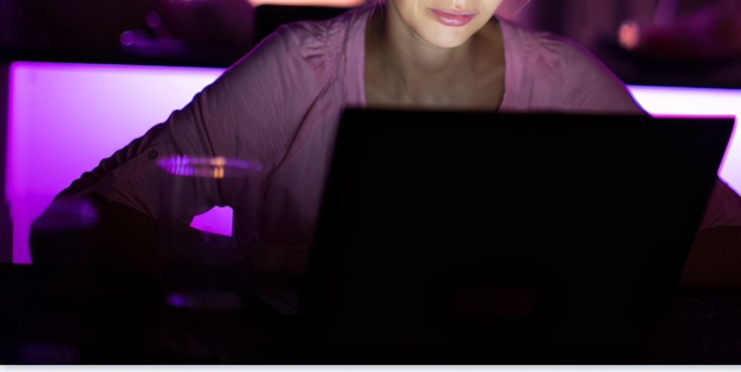 又有女大学生因熬夜得病，卵巢早衰离我们太近