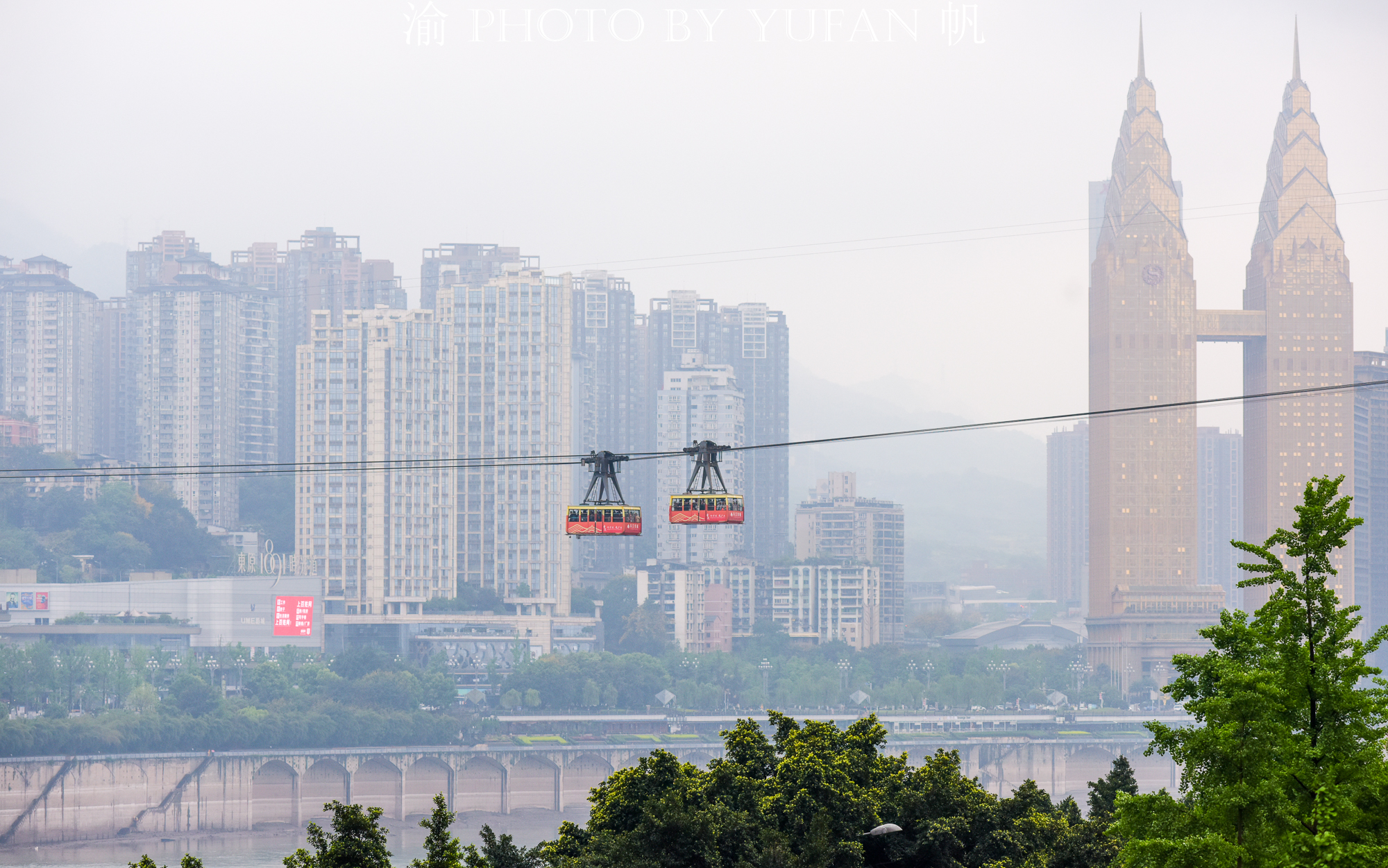 今日重庆朝天门洪崖洞图片,重庆朝天门和洪崖洞哪个好